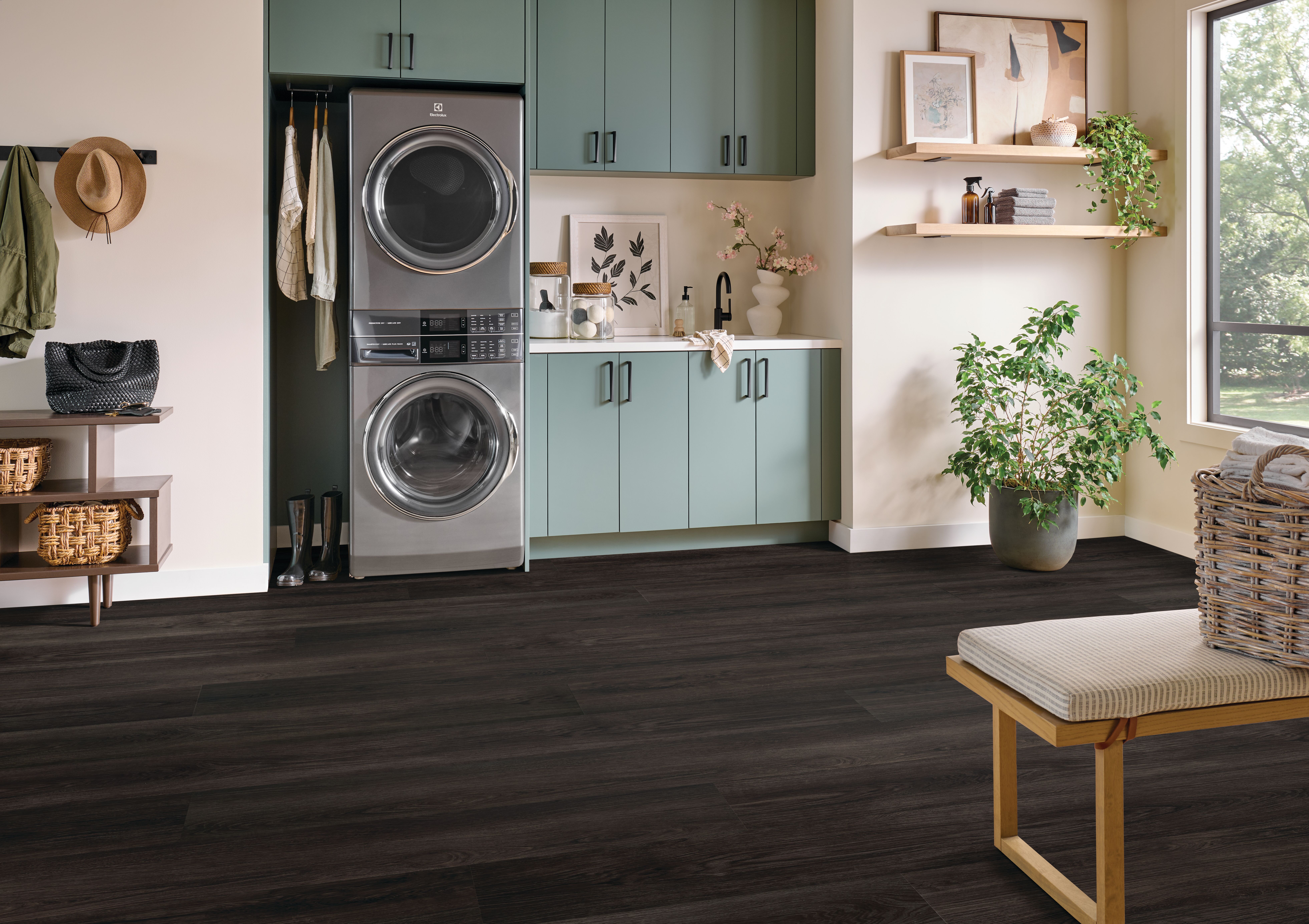 Daybreak Preferred Night's End Luxury Vinyl Plank 5RH9506
