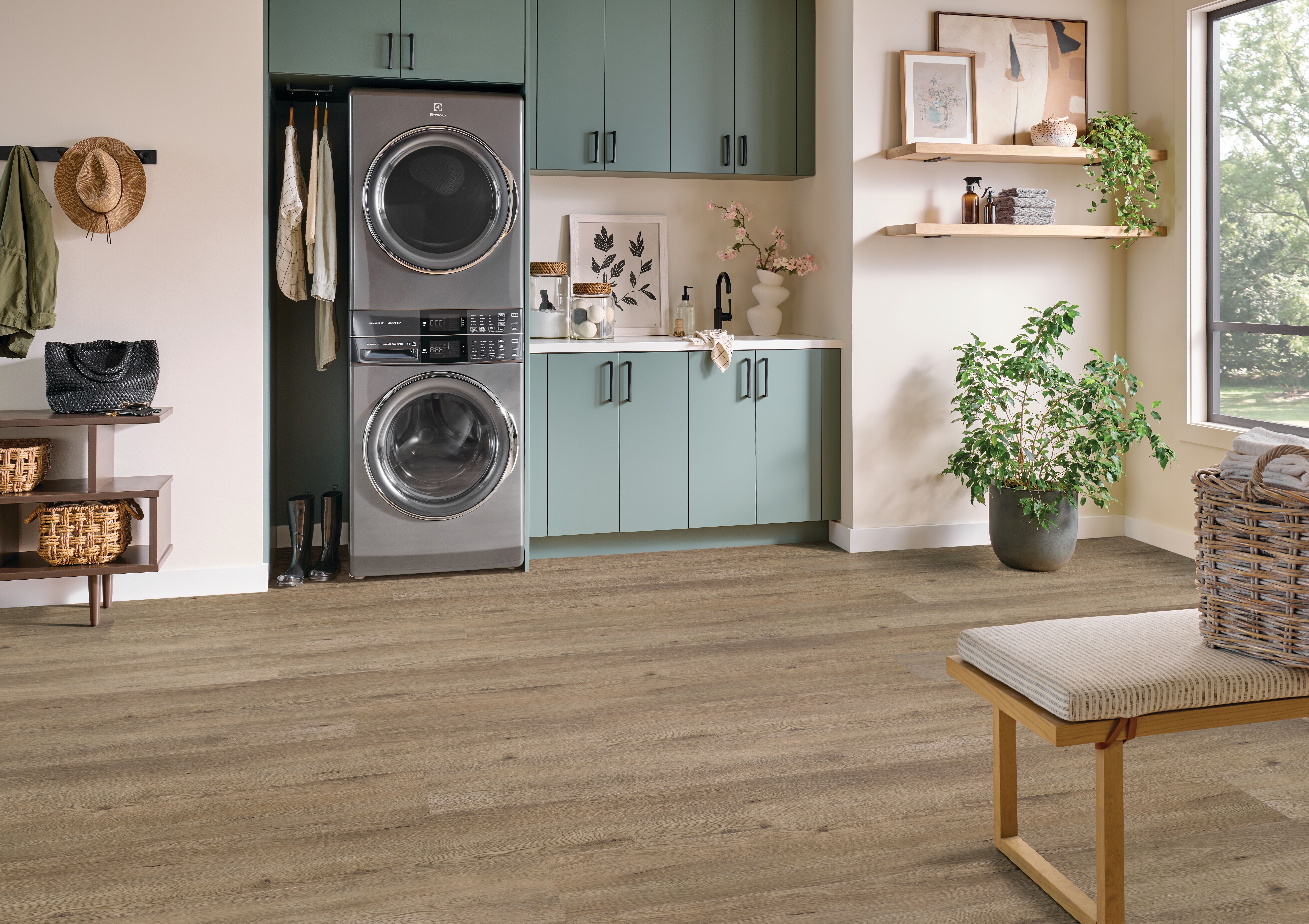 Daybreak Preferred Midday Beam Luxury Vinyl Plank 5RH9507